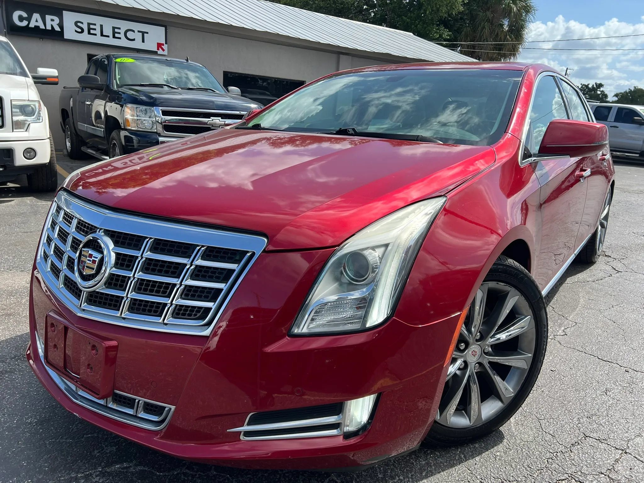 Used 2013 Cadillac XTS Luxury FWD image 1