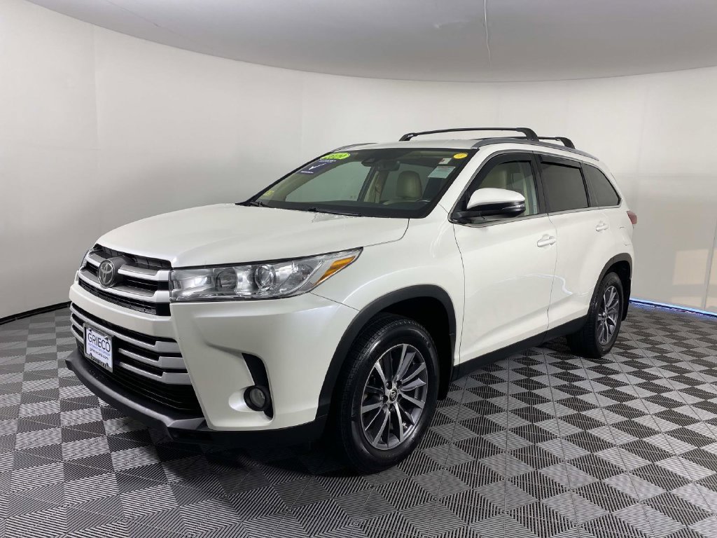 Used 2019 Toyota Highlander XLE AWD/4WD image 4