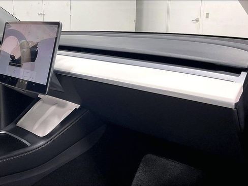 Used 2022 Tesla Model Y Performance image 19