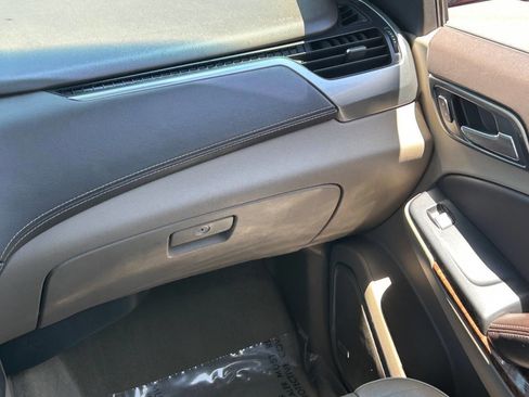Used 2016 Chevrolet Suburban LTZ RWD image 18