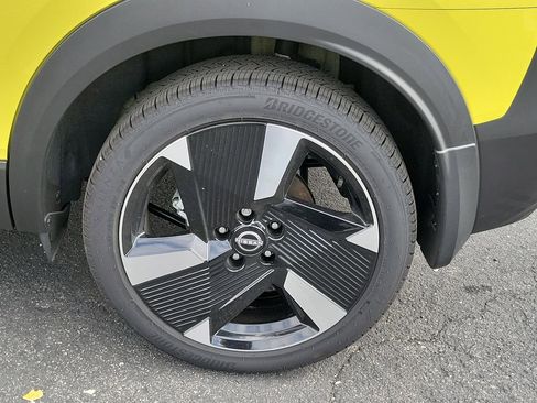 New 2025 Nissan Kicks SR image 17