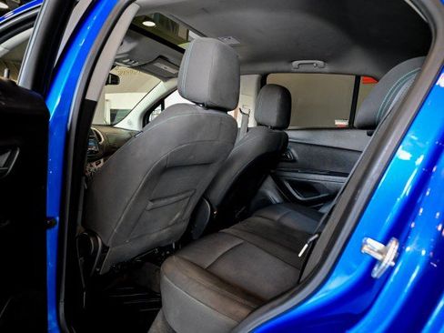 Used 2015 Chevrolet Trax LT w/ LT Sun and Sound Package AWD/4WD image 17