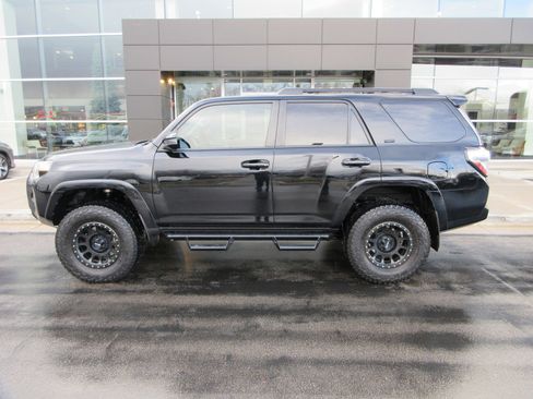 Used 2019 Toyota 4Runner SR5 image 3