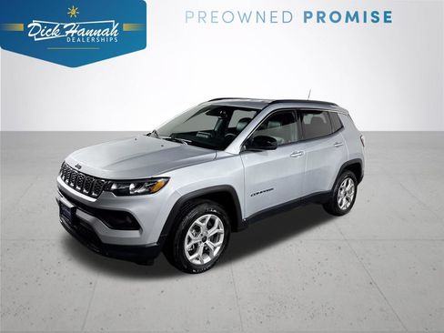 Used 2025 Jeep Compass Latitude AWD/4WD image 1