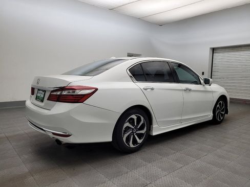 Used 2017 Honda Accord EX image 10