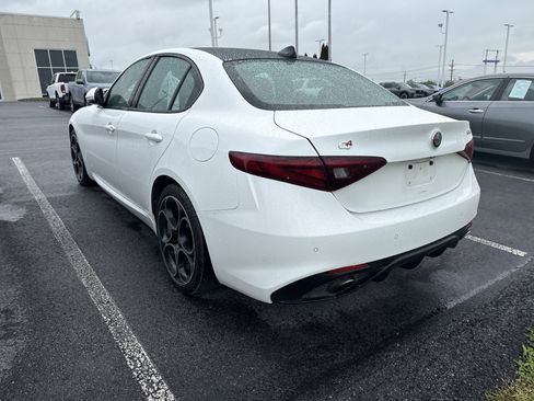 Used 2020 Alfa Romeo Giulia Ti Sport w/ Quick Order Package 22S Sport AWD/4WD image 5