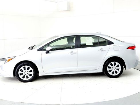 Used 2024 Toyota Corolla LE image 3