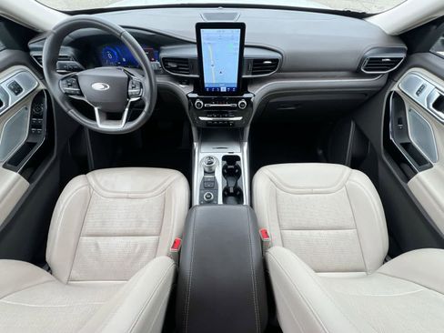 Certified 2023 Ford Explorer Platinum w/ Technology Package AWD/4WD image 15