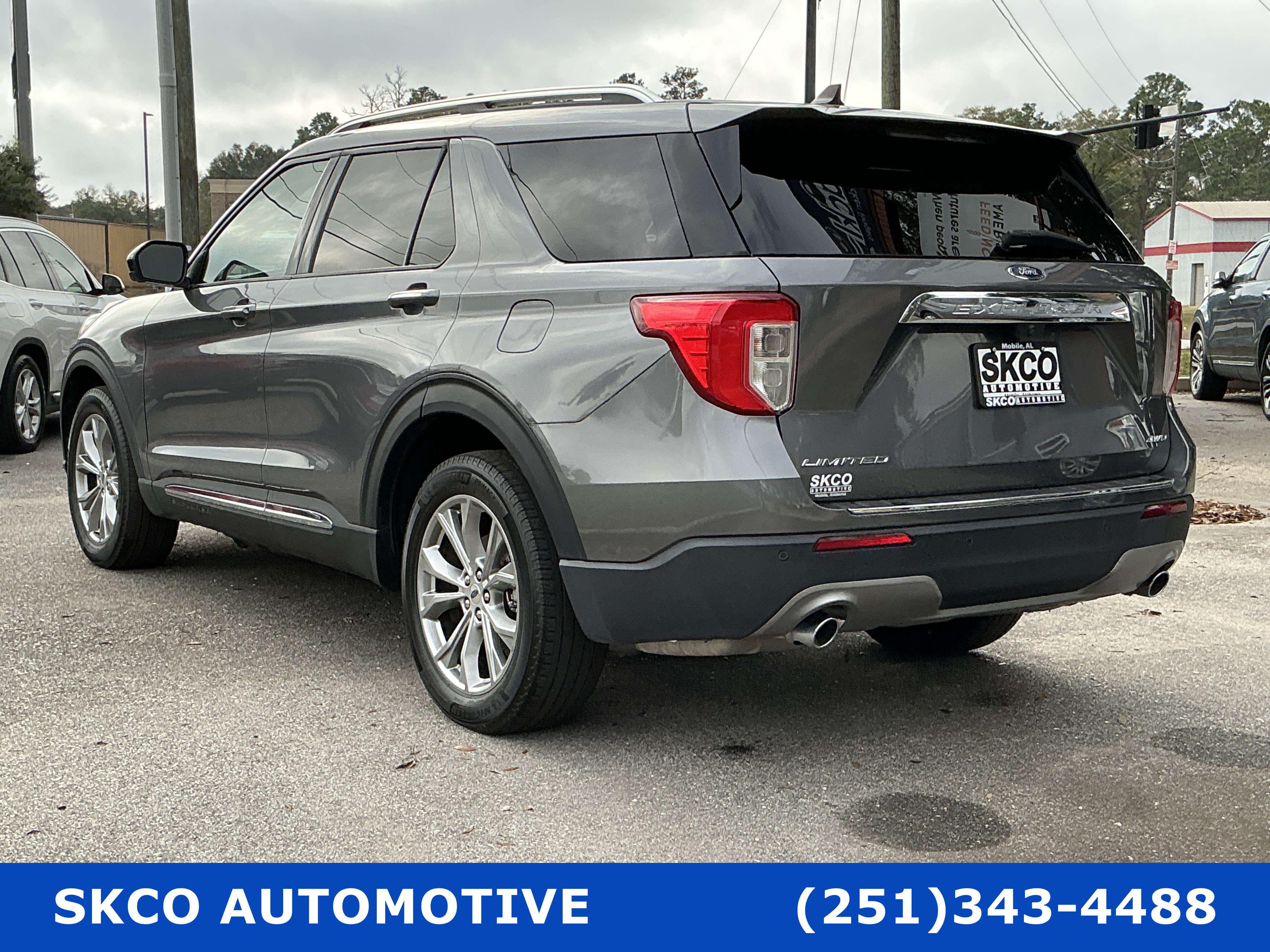 Used 2022 Ford Explorer Limited AWD/4WD image 3