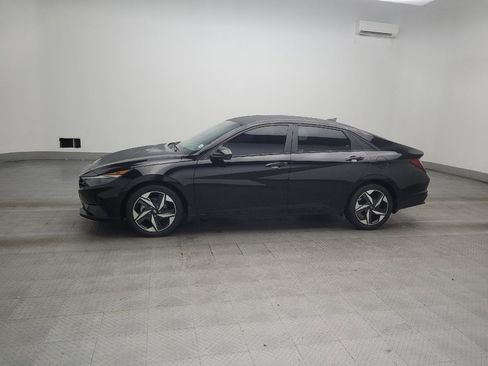 Used 2023 Hyundai Elantra SEL w/ Convenience Package FWD image 2