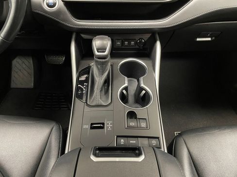 Used 2021 Toyota Highlander XLE image 9