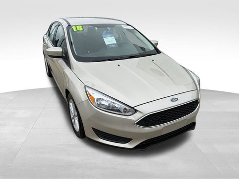 Used 2018 Ford Focus SE image 2