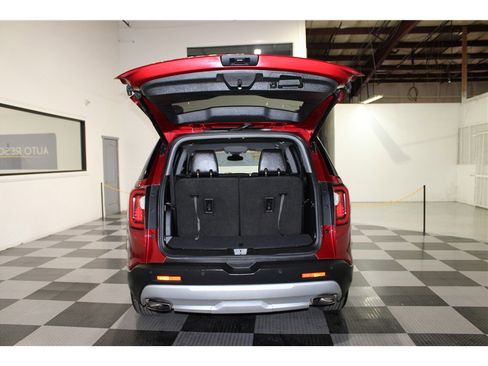 Used 2023 GMC Acadia SLT image 20