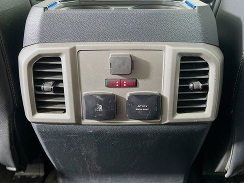 Used 2022 Ford F250 Lariat w/ Black Appearance Package AWD/4WD image 25