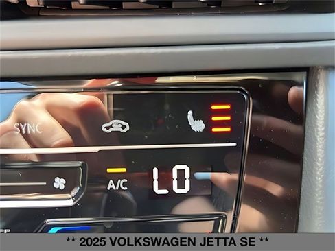 Used 2025 Volkswagen Jetta SE w/ Sunroof Package image 27