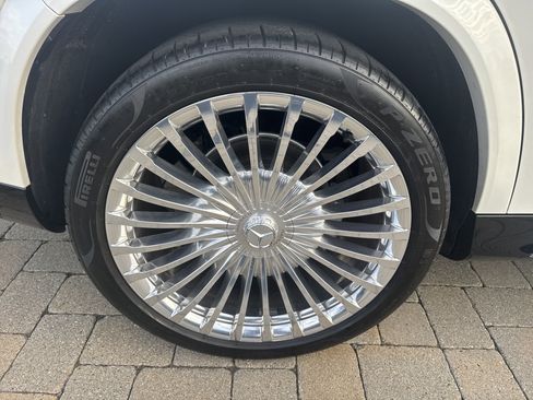 Used 2023 Mercedes-Benz Maybach GLS 600 4MATIC image 31