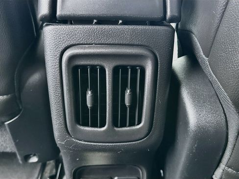 Used 2018 Jeep Compass Latitude w/ Popular Equipment Group FWD image 17