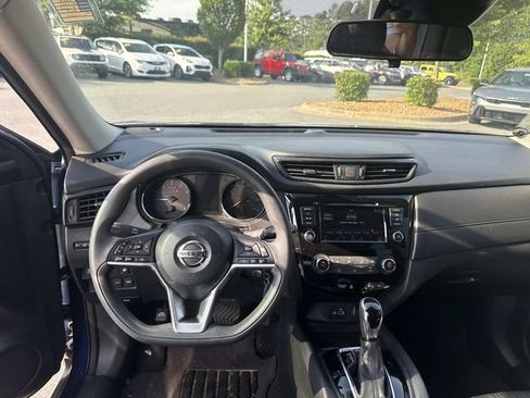 Used 2020 Nissan Rogue S FWD image 4