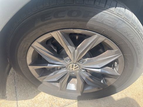 Used 2023 Volkswagen Tiguan SE FWD image 6