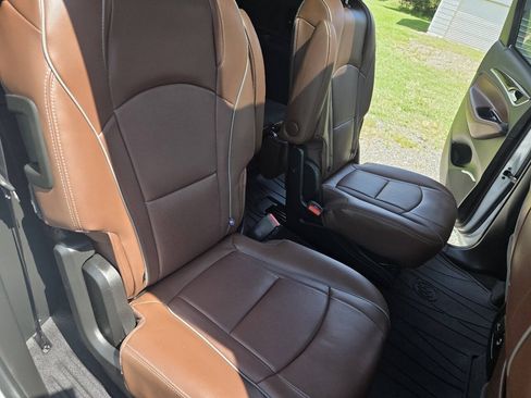 Used 2018 Buick Enclave Avenir FWD image 18