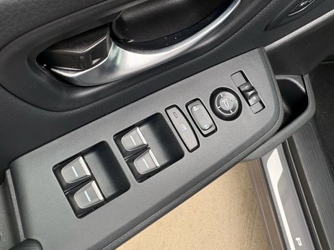 Certified 2025 Honda Pilot Touring image 12