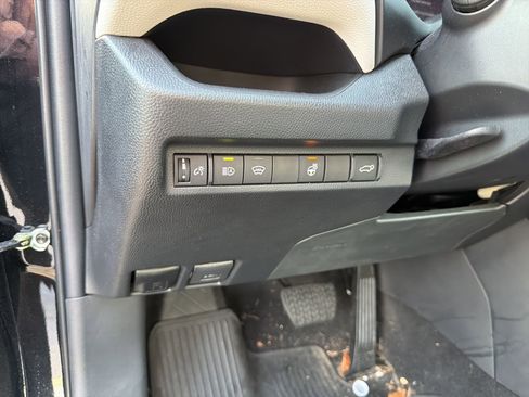 Used 2023 Toyota RAV4 XLE Premium image 15