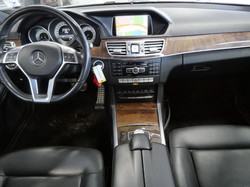 Used 2014 Mercedes-Benz E 350 4MATIC Sedan image 10