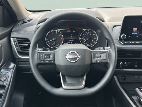 Used 2026 Nissan Rogue S FWD image 15