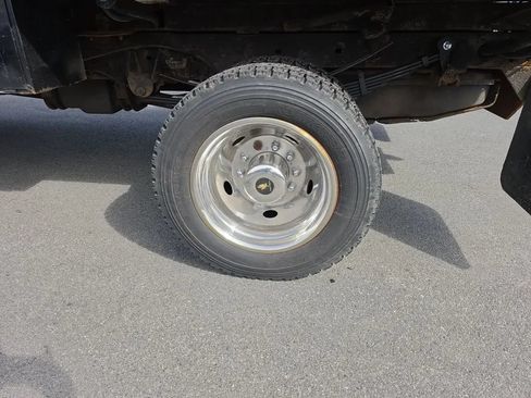 Used 2012 Ford F550 4x4 Regular Cab Super Duty image 11