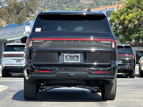New 2026 Lincoln Navigator L Reserve w/ Jet Appearance Package AWD/4WD image 4
