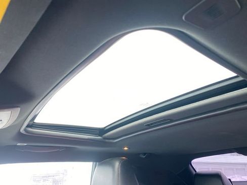 Used 2017 Dodge Challenger R/T Scat Pack w/ Leather Interior Group image 26