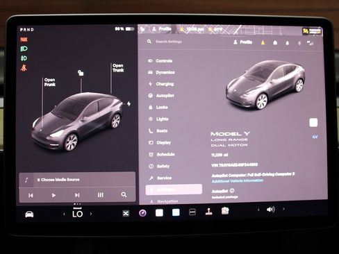 Used 2022 Tesla Model Y Long Range image 12