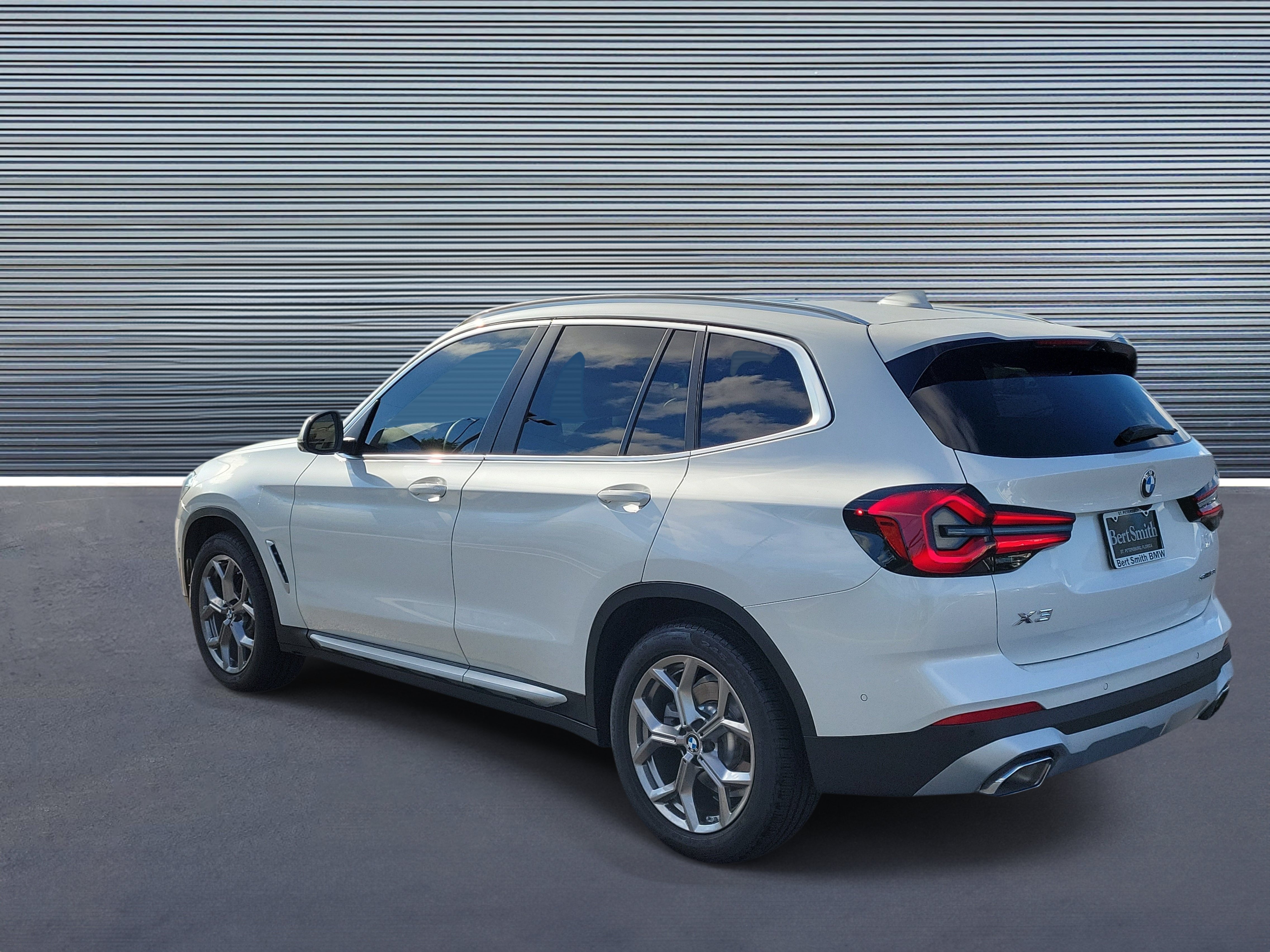 Used 2024 BMW X3 sDrive30i w/ Premium Package w/ZPA RWD image 4