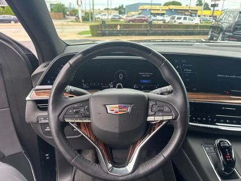 Used 2024 Cadillac Escalade ESV Premium Luxury AWD/4WD image 9