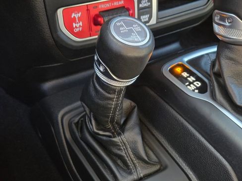 Used 2024 Jeep Wrangler Unlimited Rubicon AWD/4WD image 34