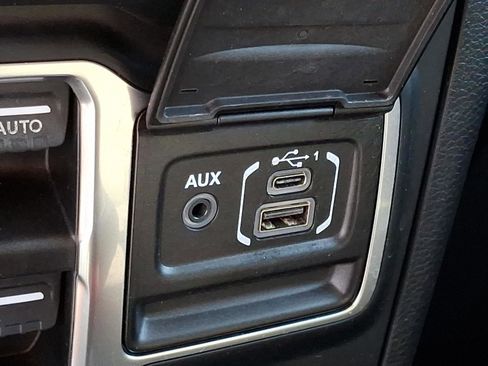 Certified 2018 Jeep Wrangler Unlimited Sahara image 25