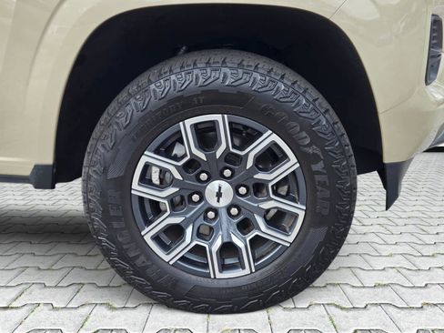 Used 2023 Chevrolet Colorado Z71 w/ Z71 Convenience Package 2 AWD/4WD image 5