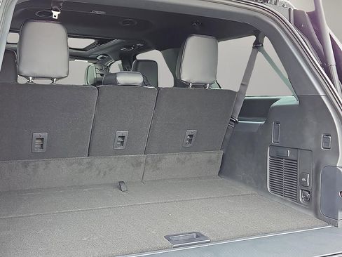 New 2026 Ford Expedition Max Platinum w/ Stealth Performance Package AWD/4WD image 9