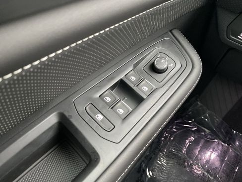 New 2025 Volkswagen Atlas Cross Sport SE image 27