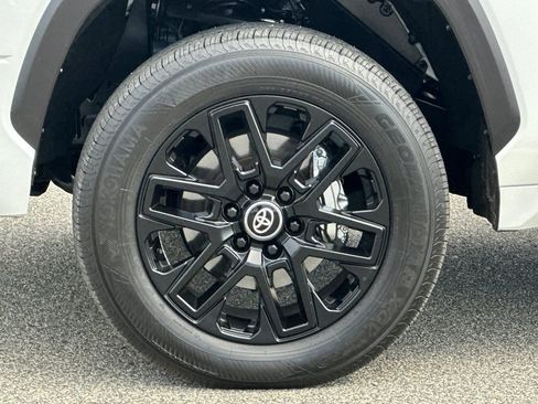 Used 2025 Toyota Tundra Limited image 24