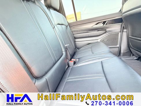 Used 2024 Jeep Wagoneer L Series II w/ Flexible Seating Group AWD/4WD image 31