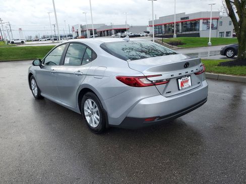 Used 2026 Toyota Camry LE image 3