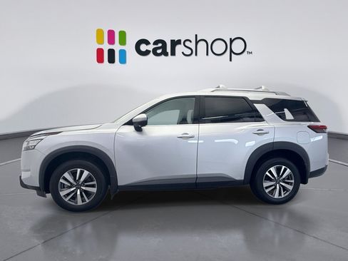 Used 2023 Nissan Pathfinder SL AWD/4WD image 2