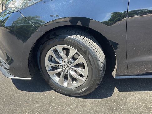 Used 2022 Toyota Sienna LE FWD image 5