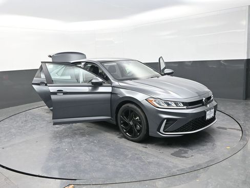 New 2026 Volkswagen Jetta SE FWD image 29