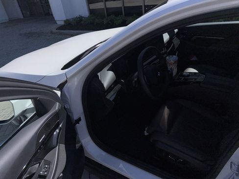 Certified 2024 BMW 530i w/ Luxury Seating Package image 11