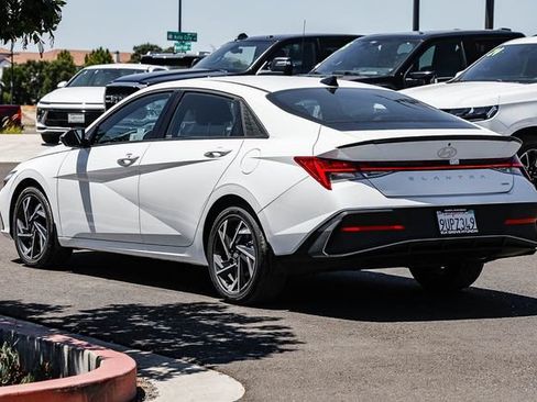 Certified 2025 Hyundai Elantra SEL FWD image 2
