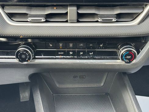 Used 2025 Chevrolet Equinox LT image 38