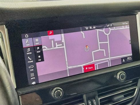 Certified 2024 Porsche Macan AWD/4WD image 22