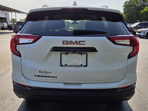 Certified 2024 GMC Terrain SLE w/ Driver Convenience Package FWD image 4